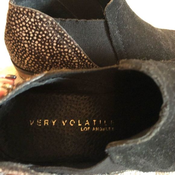 Shoes slip on size 7 - Picture 5 of 9